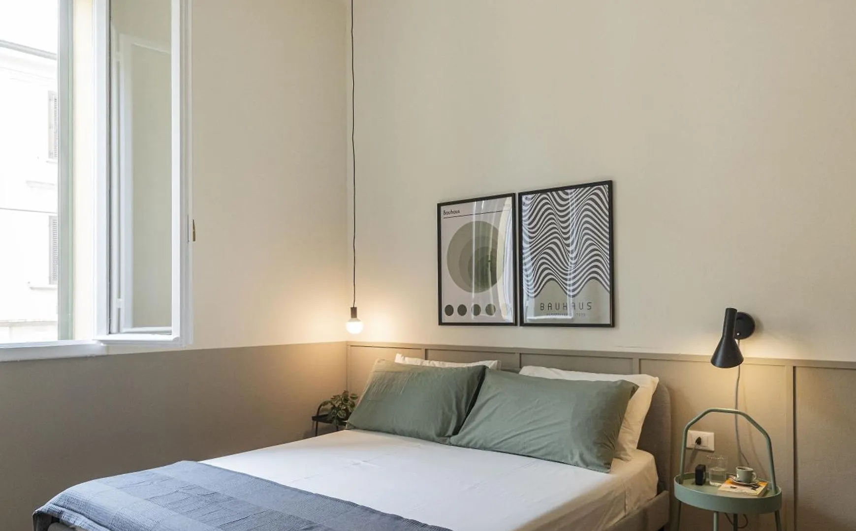 הקונטקטים של Luz 03 Room